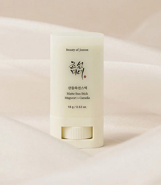 BEAUTY OF JOSEON Matte Sun Stick Mugwort&Camelia SPF50+ - beautybuddy.nl