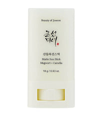 BEAUTY OF JOSEON Matte Sun Stick Mugwort&Camelia SPF50+ - beautybuddy.nl