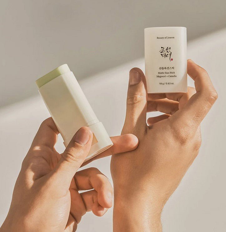 BEAUTY OF JOSEON Matte Sun Stick Mugwort&Camelia SPF50+ - beautybuddy.nl